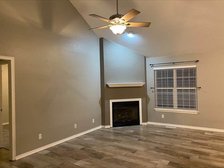 Building Photo - 1825 Mountain Ash Dr