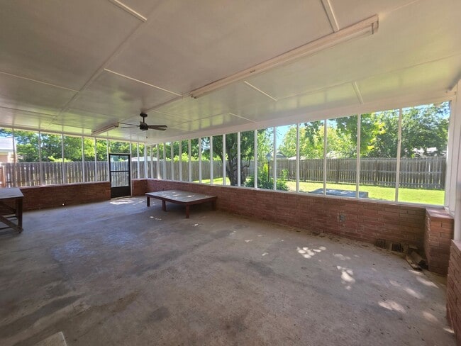 Building Photo - Charming 3/2 in Copperas Cove