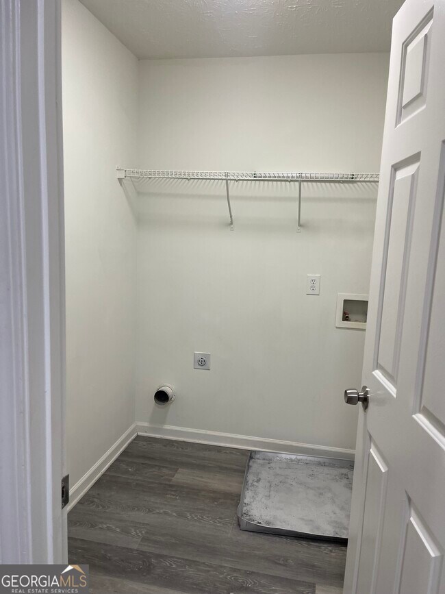 Building Photo - 116 Village Trce