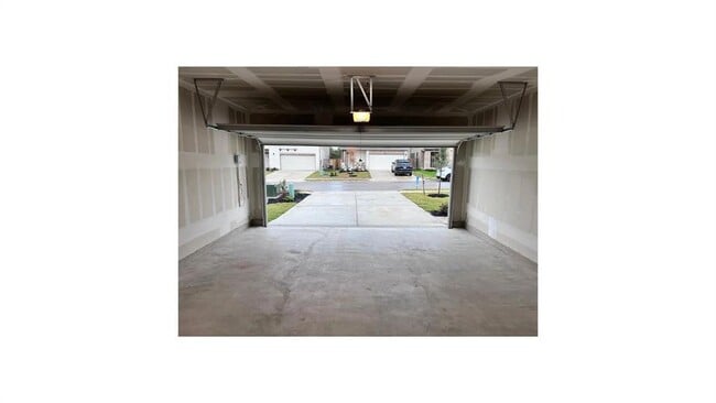 Building Photo - 320 Rend Dr