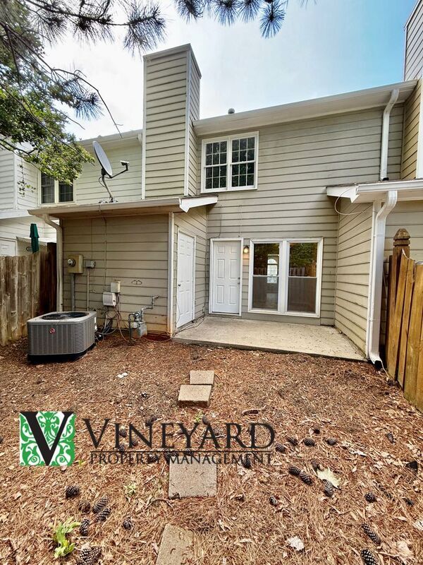 Building Photo - 4891 Jenny Dr
