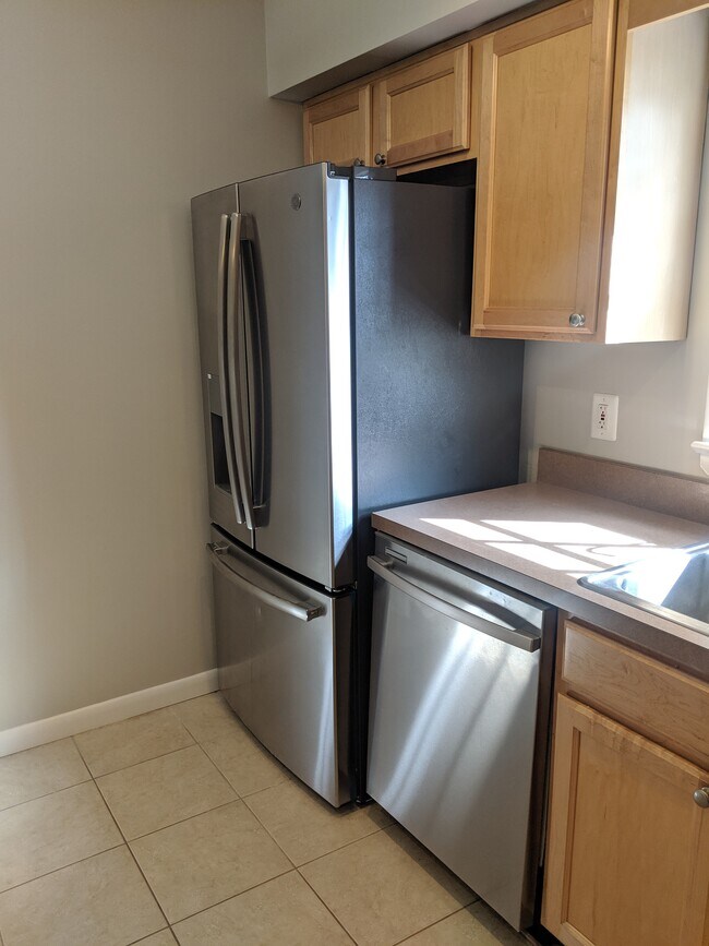 French door refrigerator with dishwasher - 46675 Winchester Dr