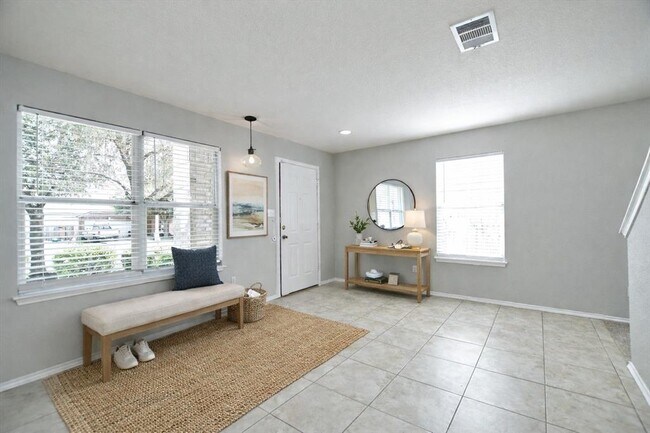 Building Photo - 102 Blanco Woods Blvd