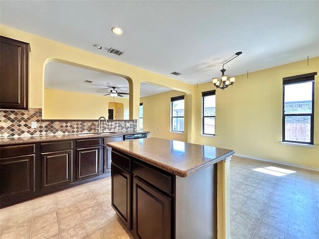 Building Photo - 505 Willow Walk Dr