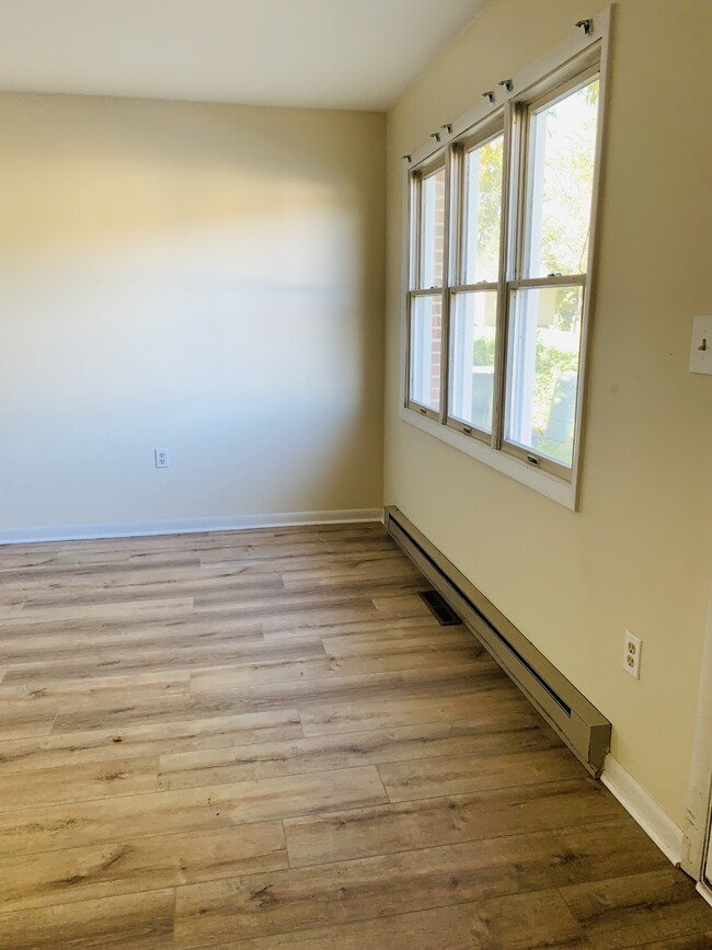 Building Photo - 64 Queen Ave