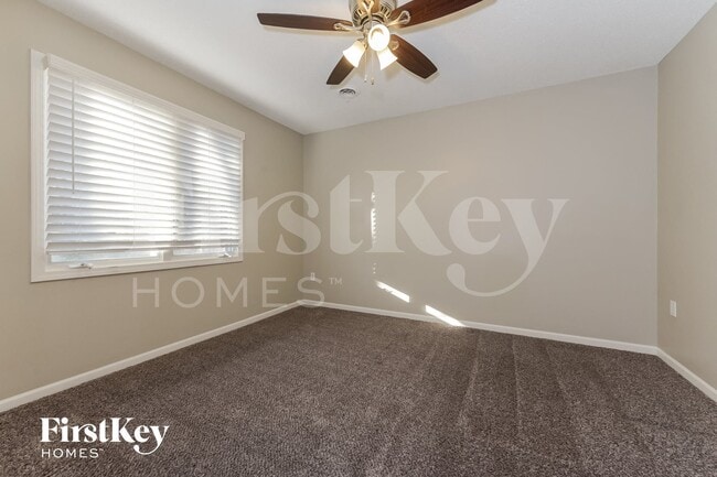 Building Photo - 6914 NW Pleasant View Ct