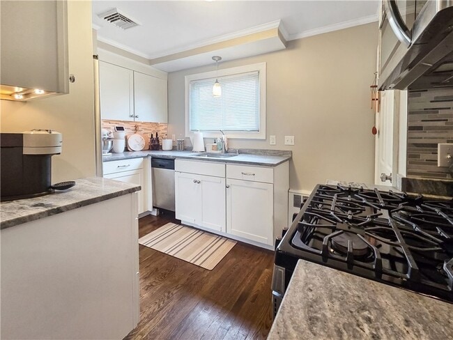 Building Photo - 10 Brayton Ave