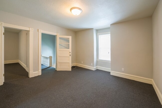Building Photo - 2418 3rd St NE