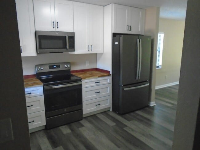 Building Photo - 733 Laurel Bay Cir