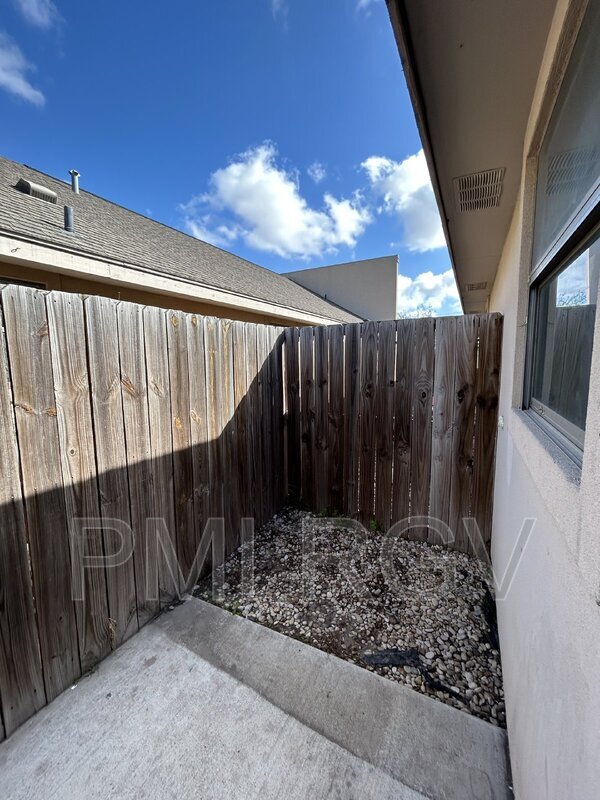 Building Photo - 1207 Upas Dr
