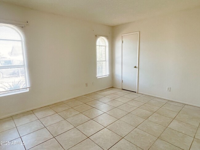 Building Photo - 1601 W Darrel Rd