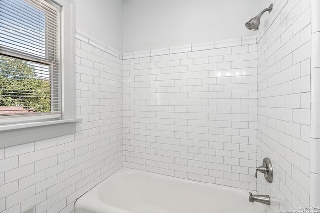 Building Photo - 331 W Elsmere Pl