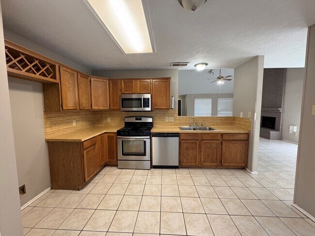 Building Photo - 16307 Leamington Ln
