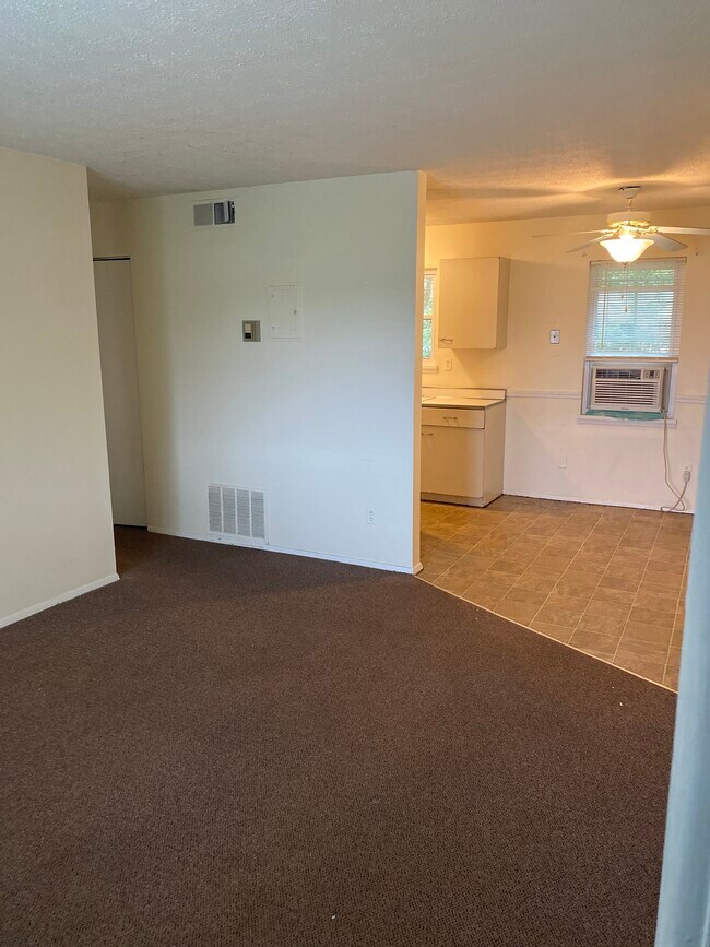 9331 La Grange Rd 9331 La Grange Rd Louisville KY 40242 Apartment