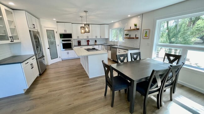 Building Photo - FULLY FURNISHED, STUNNING, BRAND NEW CONST...