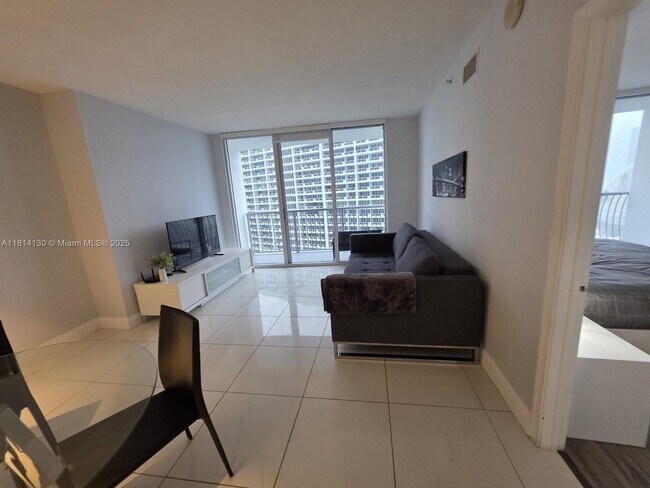 Building Photo - 1750 N Bayshore Dr