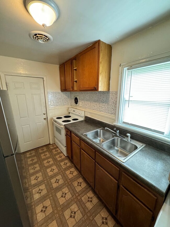 Building Photo - 3 bed 1 bath House in central Richmond