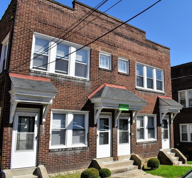 Building Photo - Bright & Spacious 1BD in Oakland! Beautiful Hardwood Floors, Equipped Kitchen & More! Call Today!