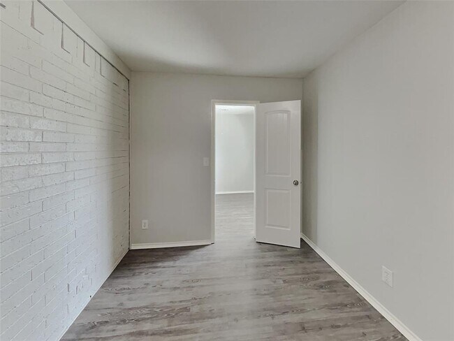 Building Photo - 1201 Hilburn Ct