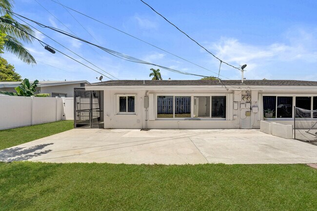Building Photo - 1738 NE 52nd St