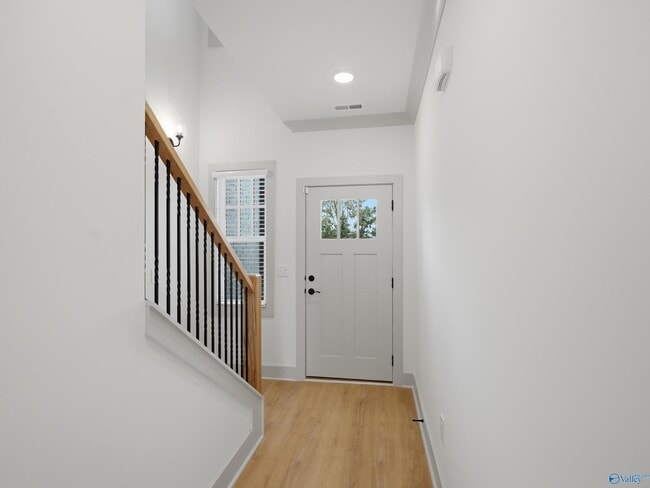 Building Photo - 6 Whispering Oak Dr SW
