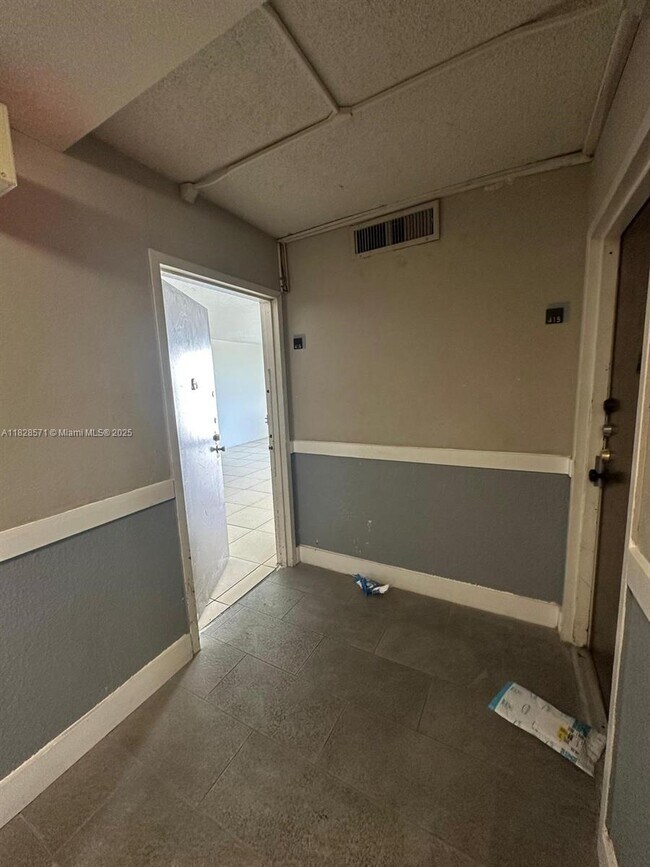 Building Photo - 496 NW 165th St
