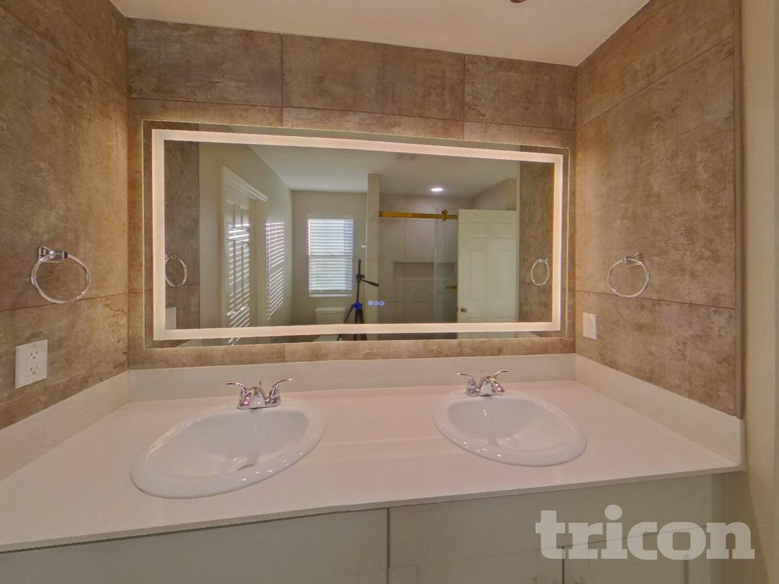 Building Photo - 5475 Summer Sunset Dr