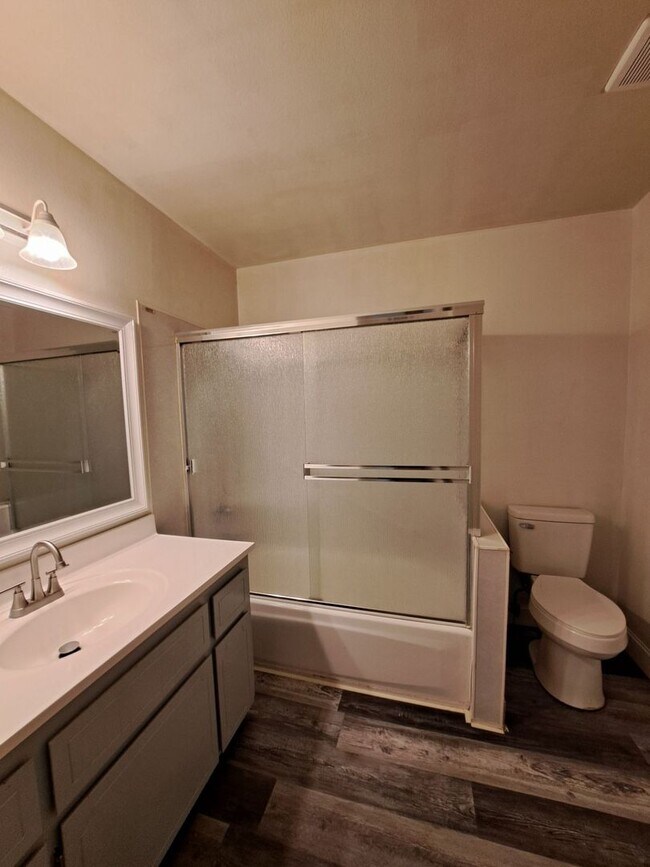 Building Photo - Single-Level Clovis Home with 3 Bedrooms, ...