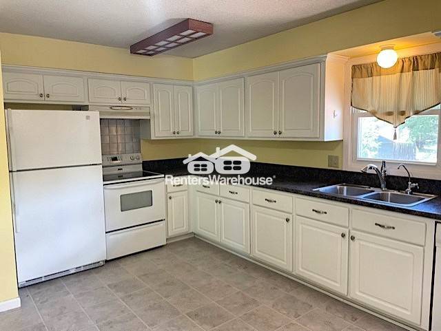 Building Photo - 8008 Regent Ave N