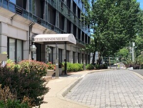 Building Photo - 300 Broad St