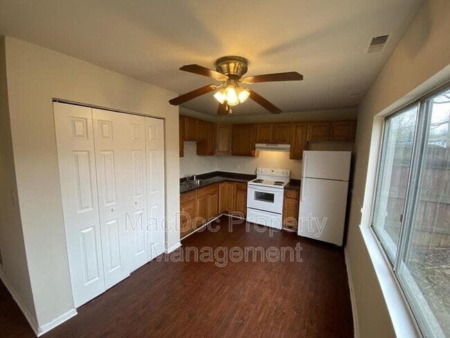 Building Photo - 928 Bellows Ave