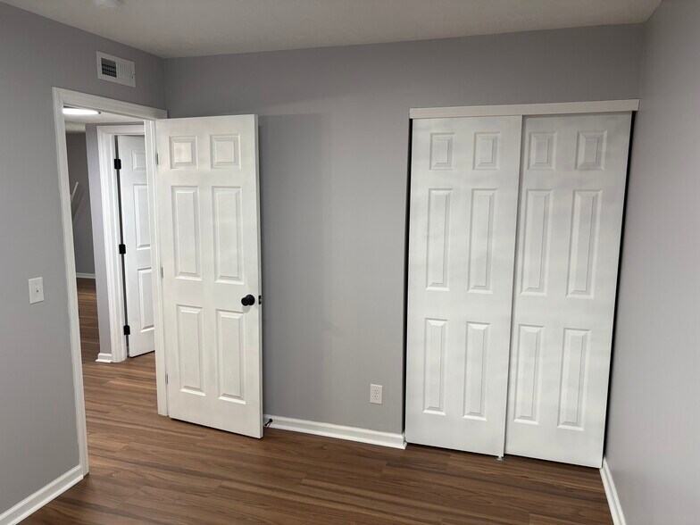 Building Photo - 395 E 13th Ave