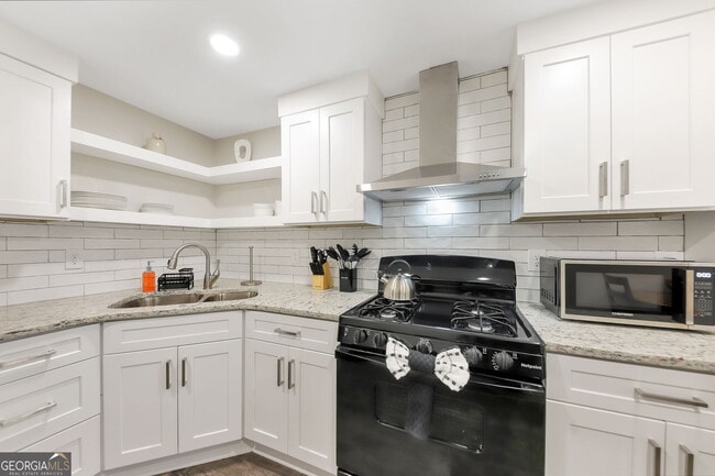 Building Photo - 243 N Georgia Ave