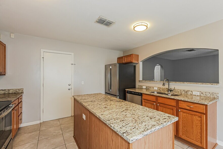 Building Photo - 30249 Birdhouse Dr