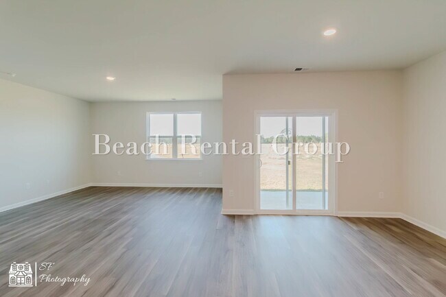 Building Photo - Modern Features, Classic Comfort!