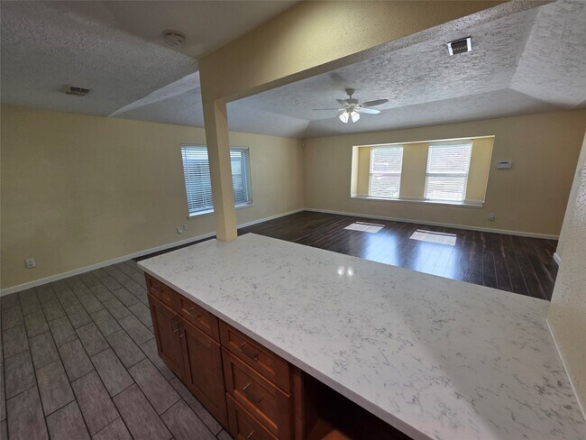 Building Photo - 21011 Rivershadows Ln