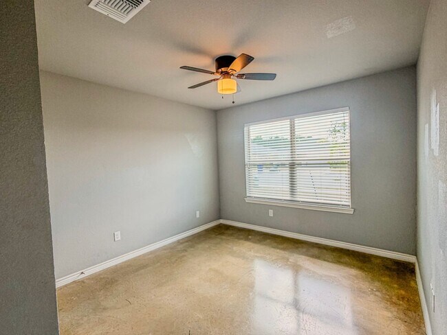 Building Photo - 1459 Dryden Ave