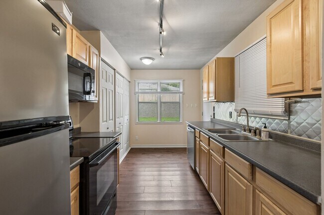Building Photo - Charming 3-Bedroom Home in a Prime Aksarben Location!