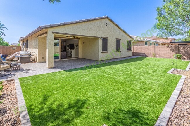Building Photo - Beautiful Single-Story 3-Bed/3-Bath Home i...