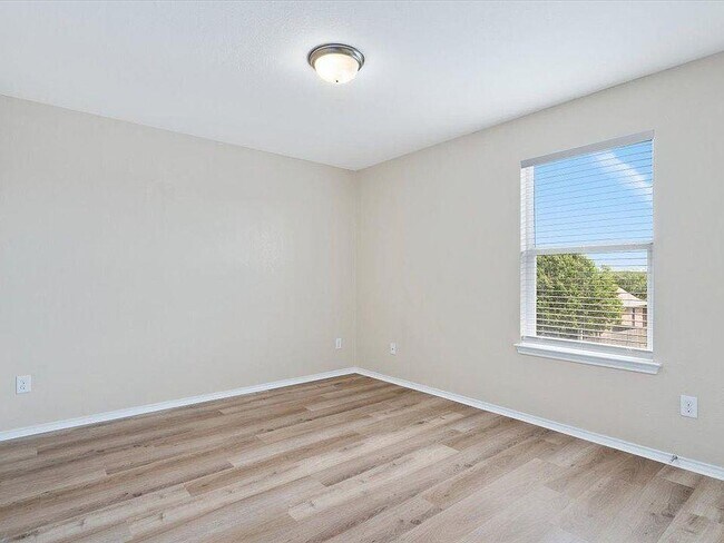 Building Photo - 904 Lonesome Lilly Way