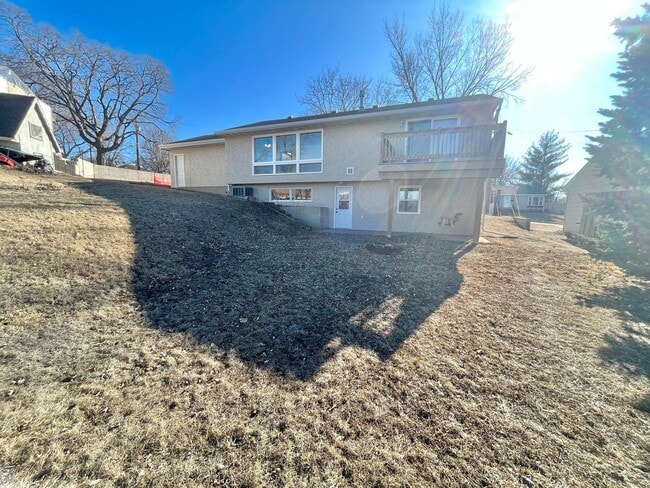 Building Photo - 3 Bed/2 Bath Lakefront Rental Home in Sioux Falls!