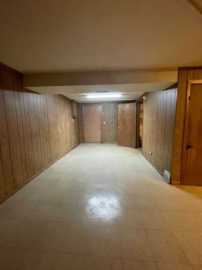 Building Photo - Charming 2 bedroom with a basement