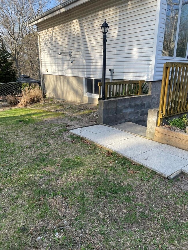 Building Photo - 37 Knollcrest Ave