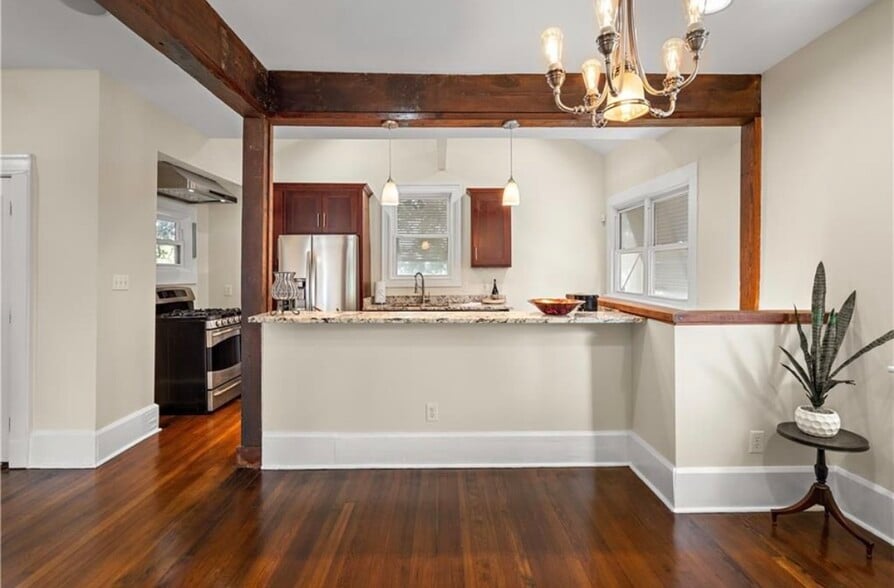 Building Photo - 5815 S Robertson St