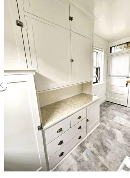 Building Photo - 1500 W Chase Ave