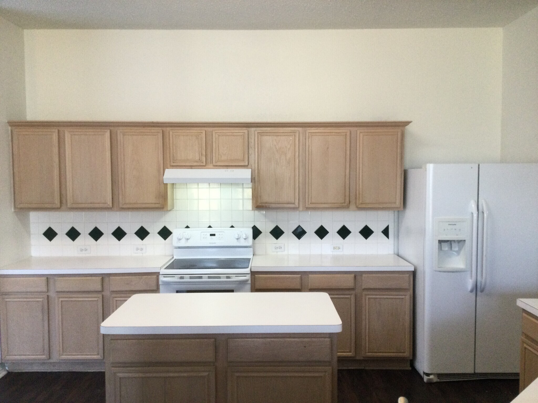 Building Photo - 300 Trailwood Dr