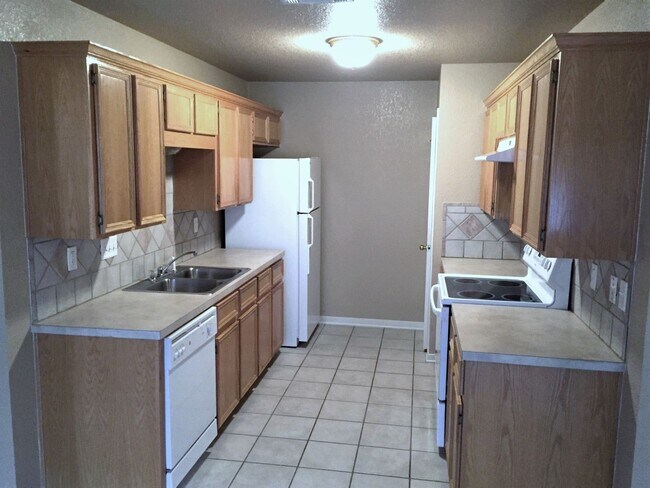 Building Photo - 2 Bedroom | 2 Bath Duplex Off Clear Creek – Killeen, TX