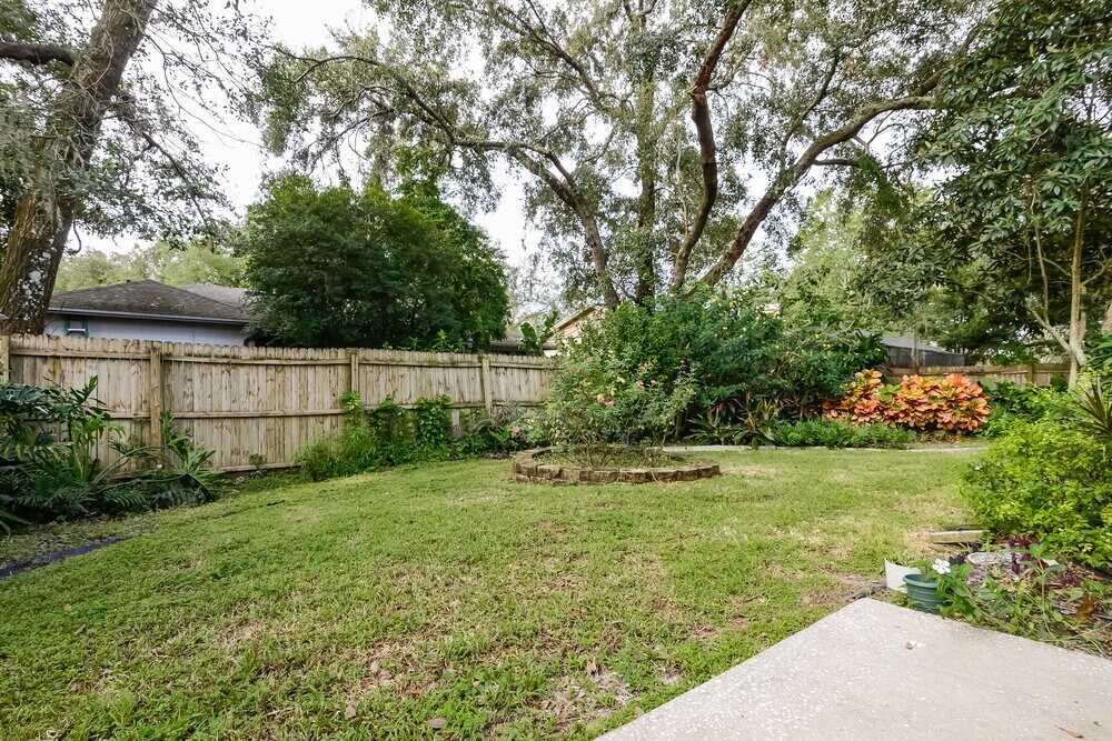 Building Photo - 2303 Willow Branch Ave