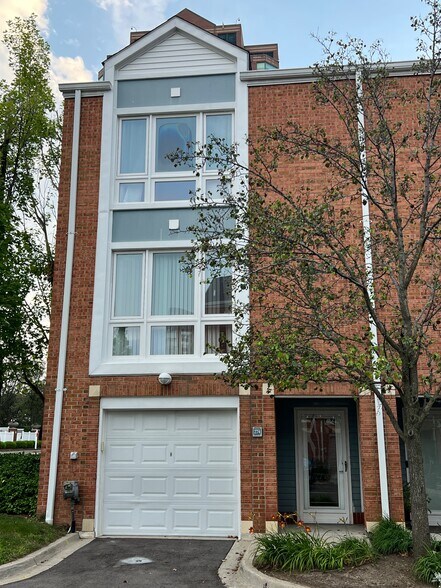 Building Photo - 274 Main Sail Ct