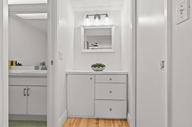 Building Photo - 3080 N Course Dr